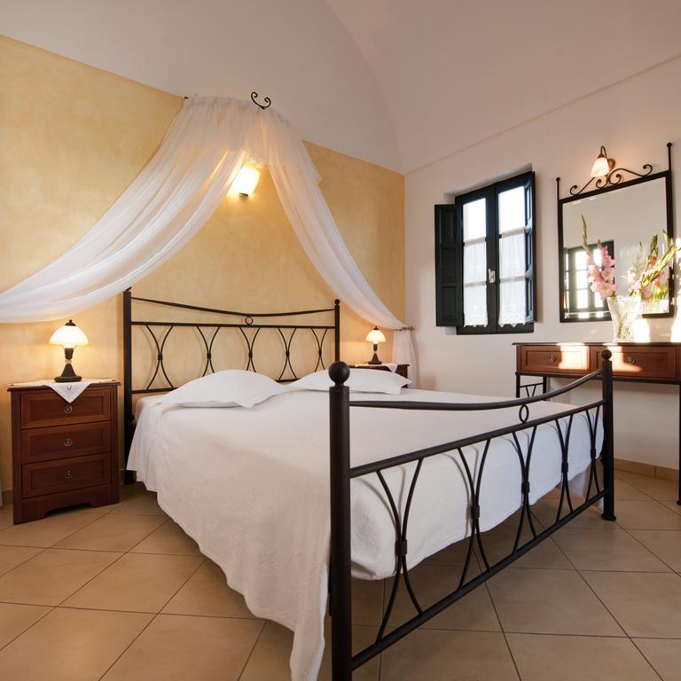 Anthonas Apartments Imerovigli  Bilik gambar