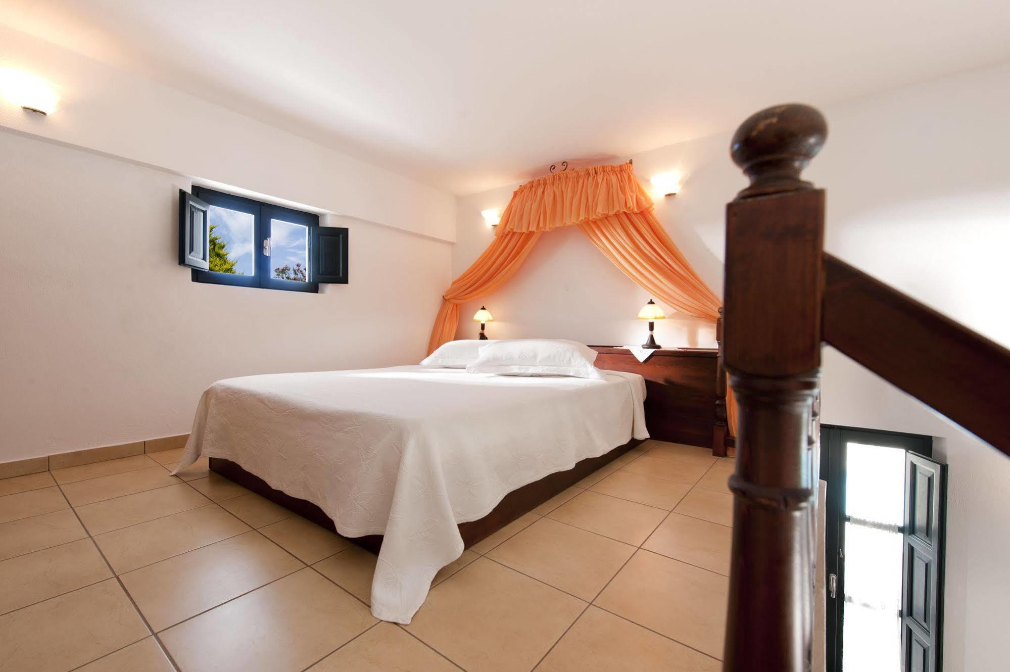 Anthonas Apartments Imerovigli  Luaran gambar